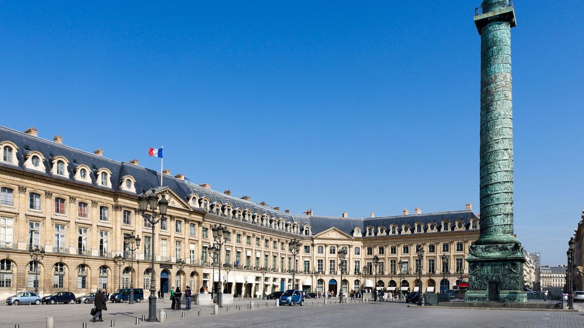 Prsten za 18 milionů ztracený v luxusním pařížském hotelu Ritz se našel v sáčku od vysavače